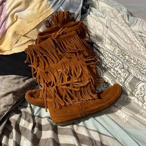 Minnetonka fringe boots